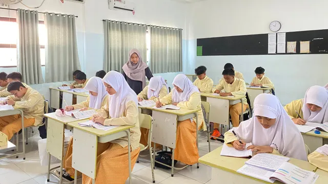 Suasana belajar SMP Islam Al Akhyar