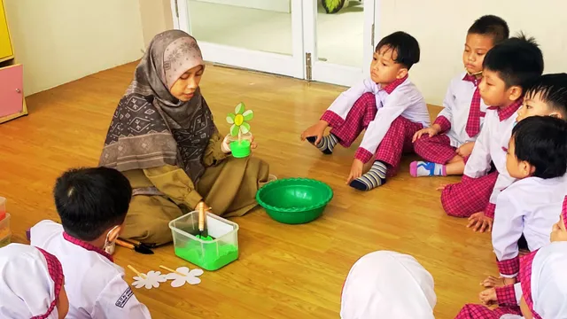 Suasana belajar KB-TK Islam Al Akhyar
